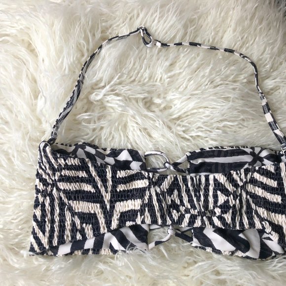 Alice and Olivia Bikini - Picture 4 of 8